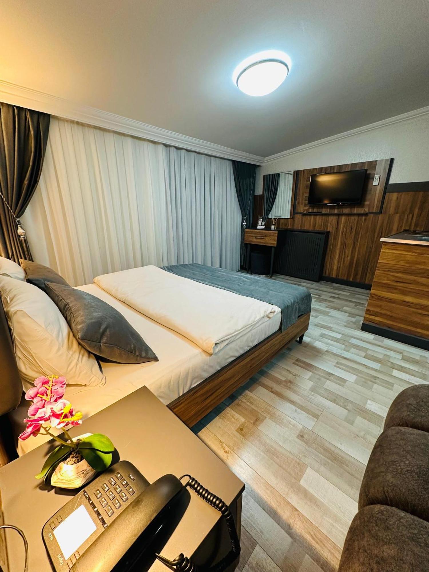 Taksim La Serena Hotels อิสตันบูล ภายนอก รูปภาพ