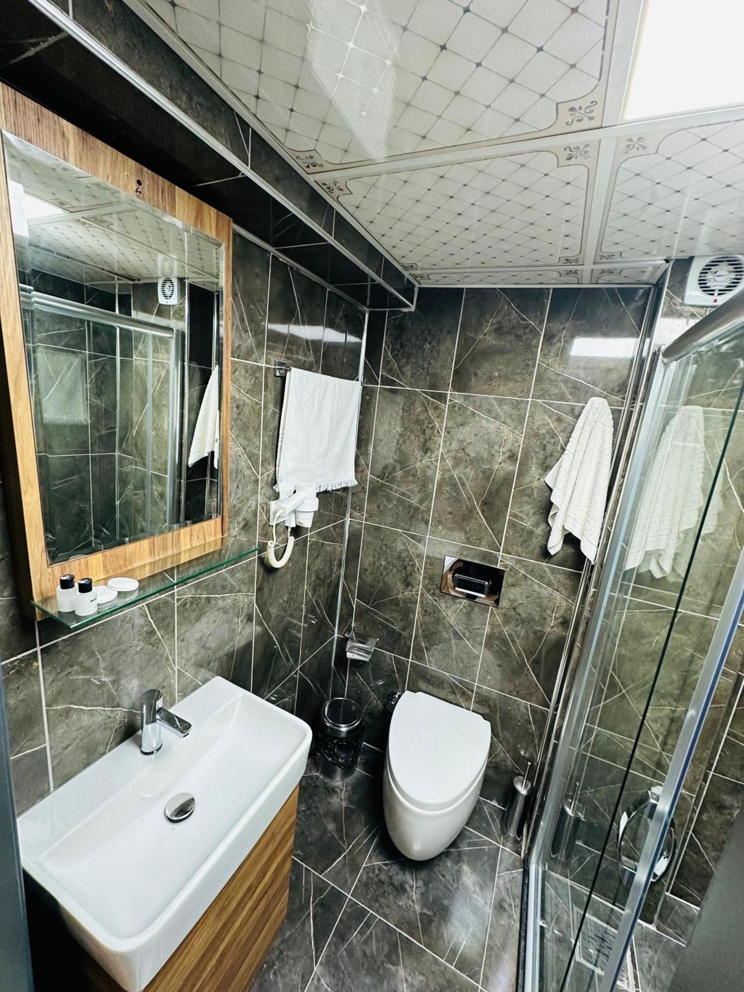 Taksim La Serena Hotels อิสตันบูล ภายนอก รูปภาพ