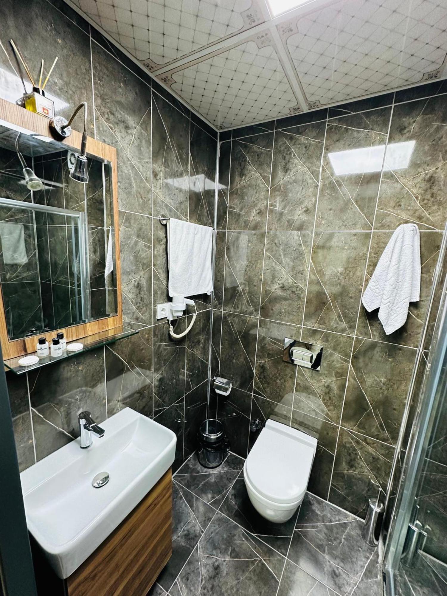 Taksim La Serena Hotels อิสตันบูล ภายนอก รูปภาพ